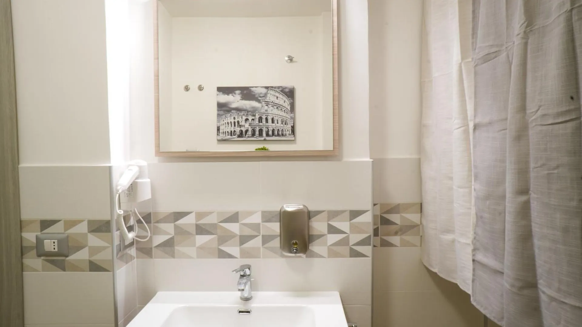 Guest house The Room Of Colours Rome Italy
